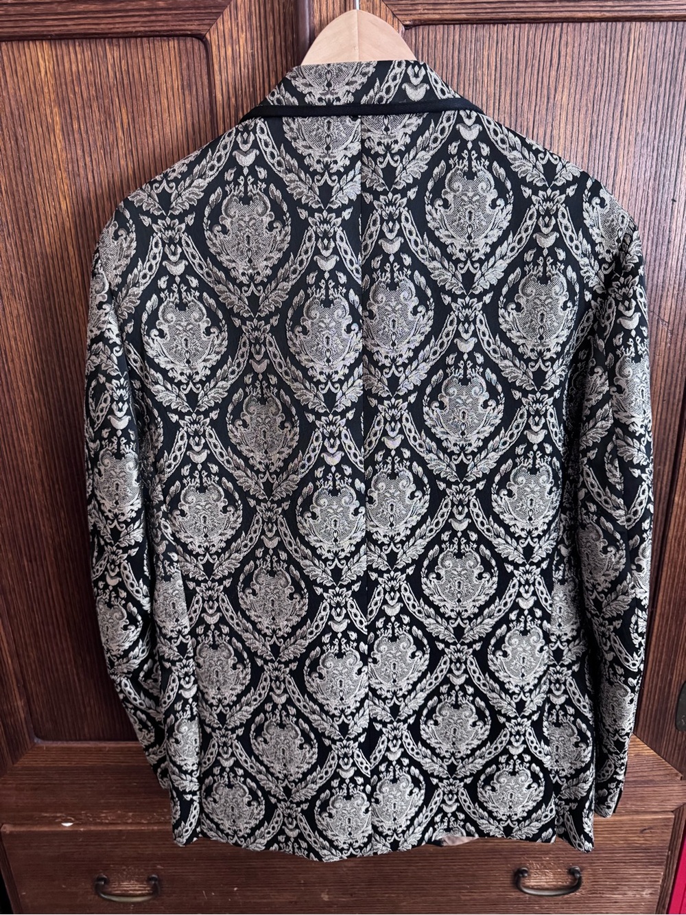TALLIA Black Blazer with Gold / Tan Brocade Pattern size 42R - Picture 3 of 7